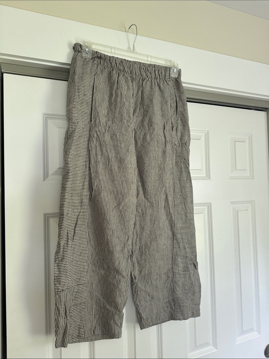 Lisa Bayne Pants - Women's Pinstripe Elastic-Waist Cargo Pants - Gray